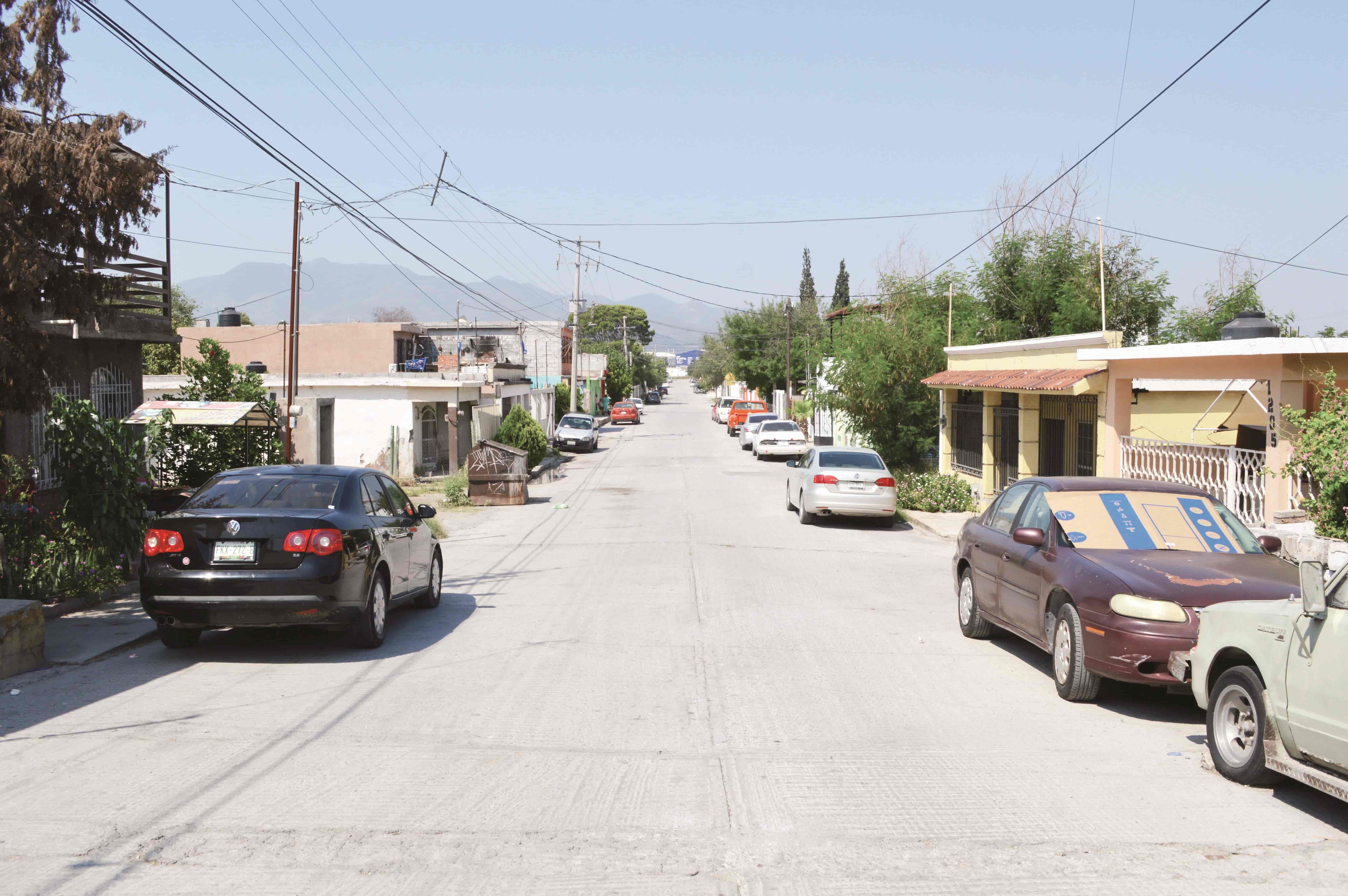 Abandona CFE a vecinos