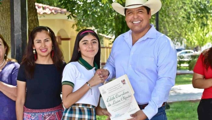 Entrega Ciénegas reconocimientos