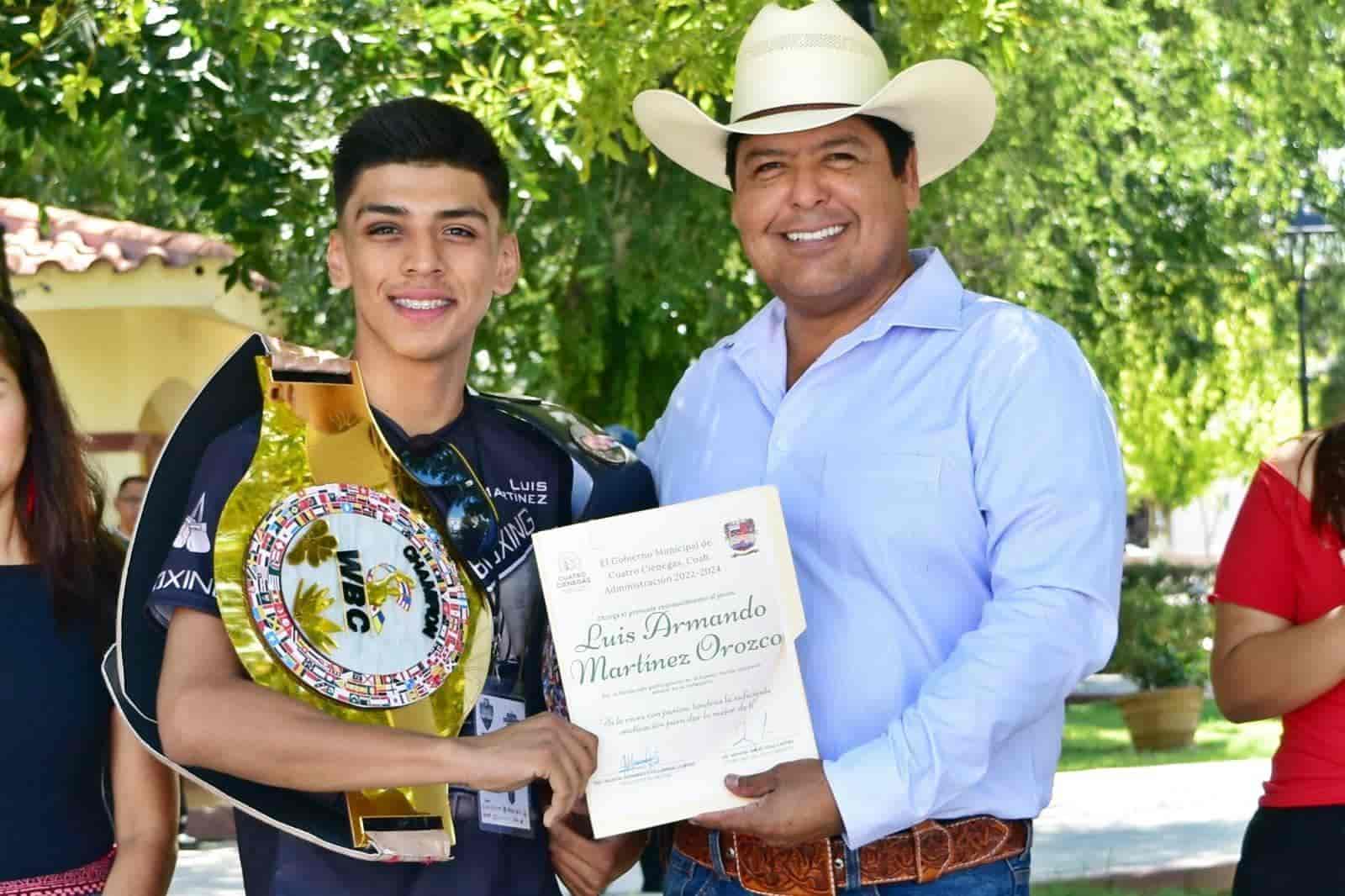 Entrega Ciénegas reconocimientos