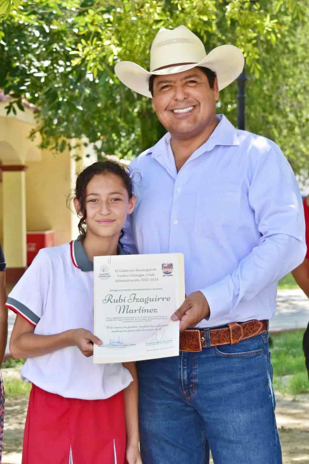 Entrega Ciénegas reconocimientos