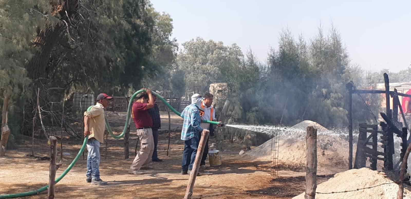 Ciénegas sofoca incendio de jacal