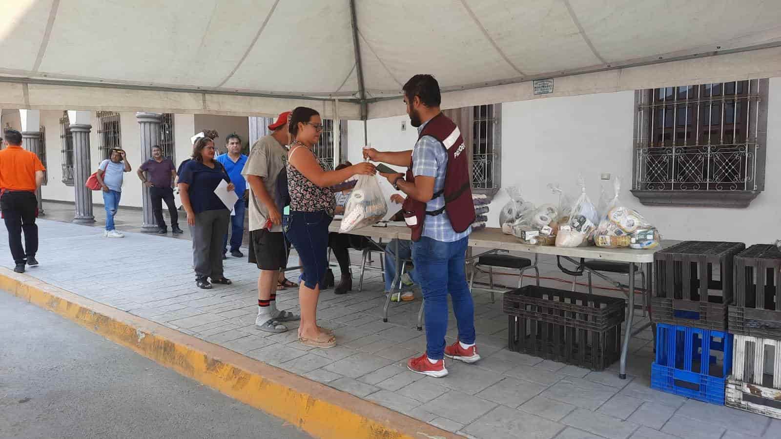 Entregan ahora 400 despensas