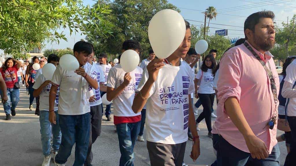Realizan caminata contra las drogas