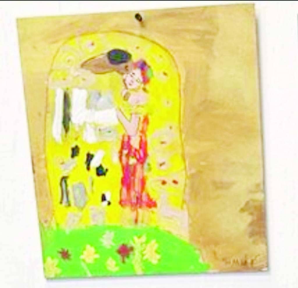 Pequeña niña vende su arte para ayudar a su maestro de natación quien esta enfermo