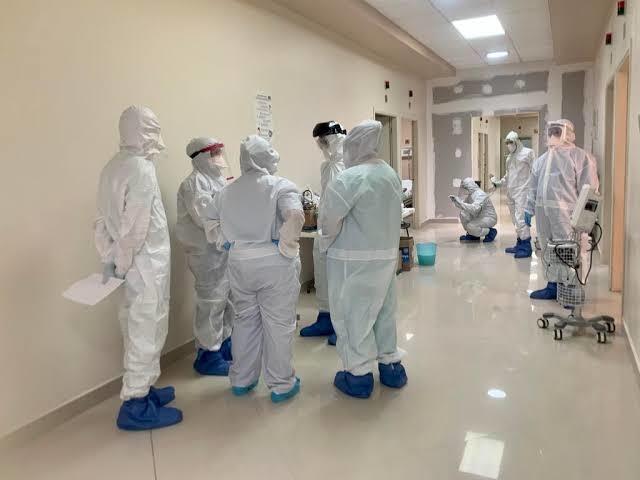 Reconocen a trabajadores de la salud por labor durante la pandemia