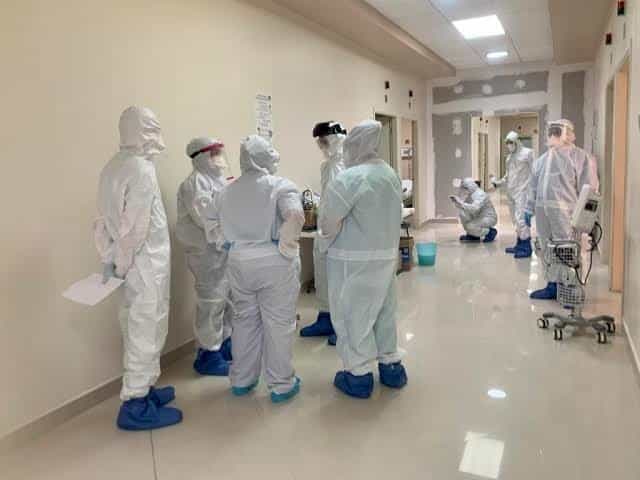 Reconocen a trabajadores de la salud por labor durante la pandemia