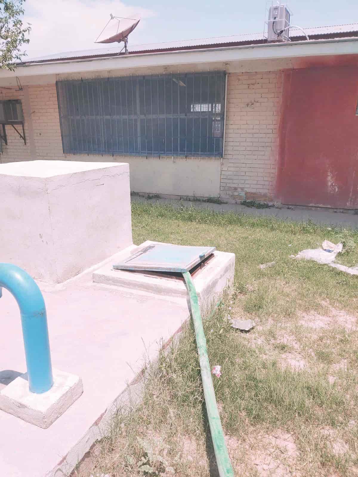 Llevan agua a escuelas y colonias