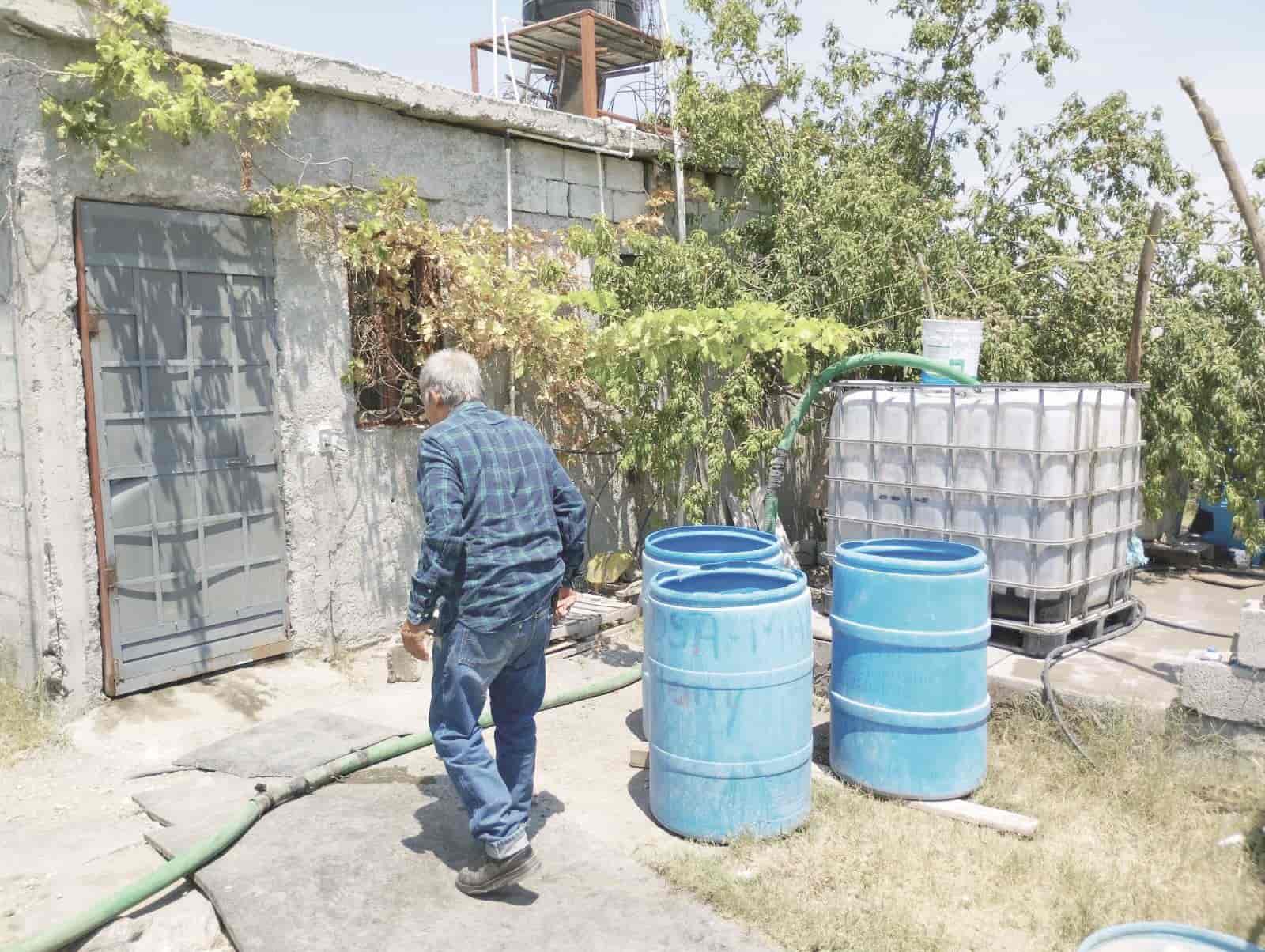 Llevan agua a escuelas y colonias