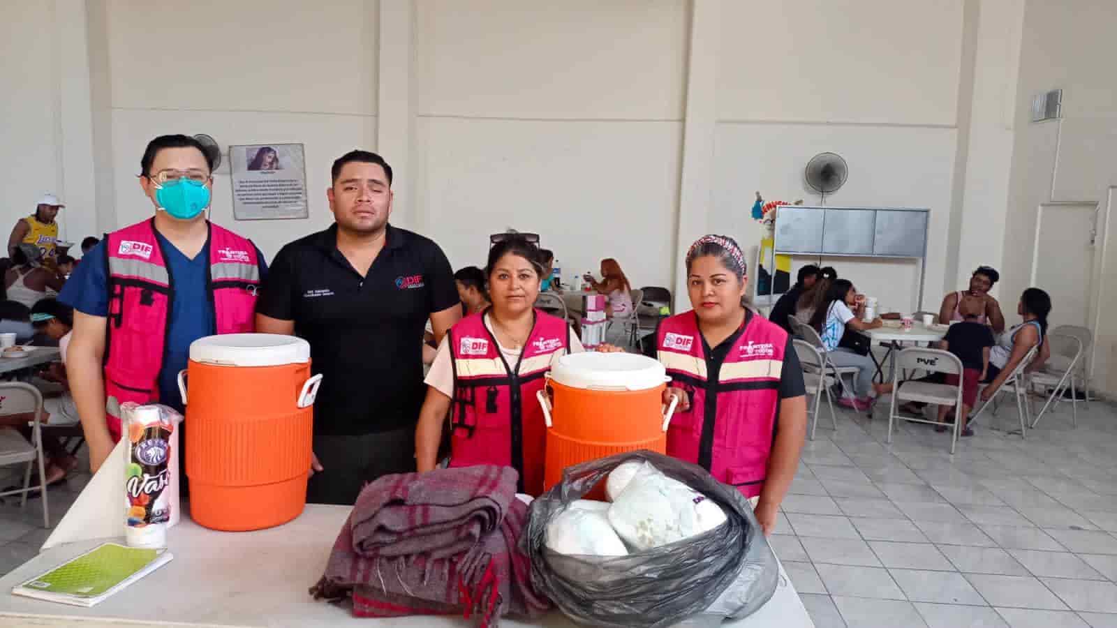 Asiste y alimenta DIF a las familias