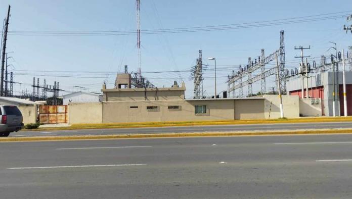 Trabajan cuadrillas de CFE para restablecer servicio eléctrico