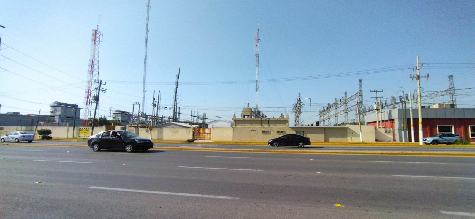 Trabajan cuadrillas de CFE para restablecer servicio eléctrico