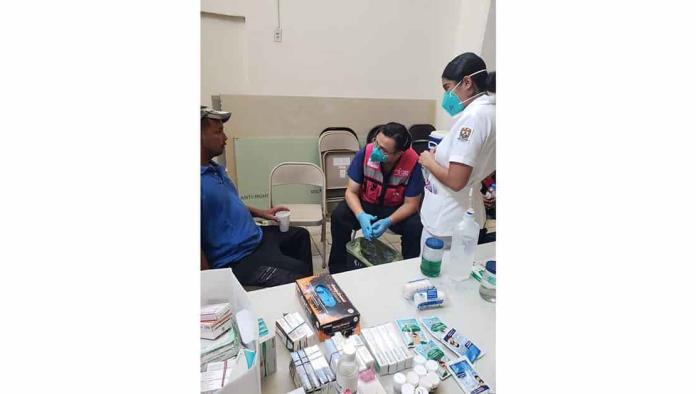 Asiste y alimenta DIF a las familias