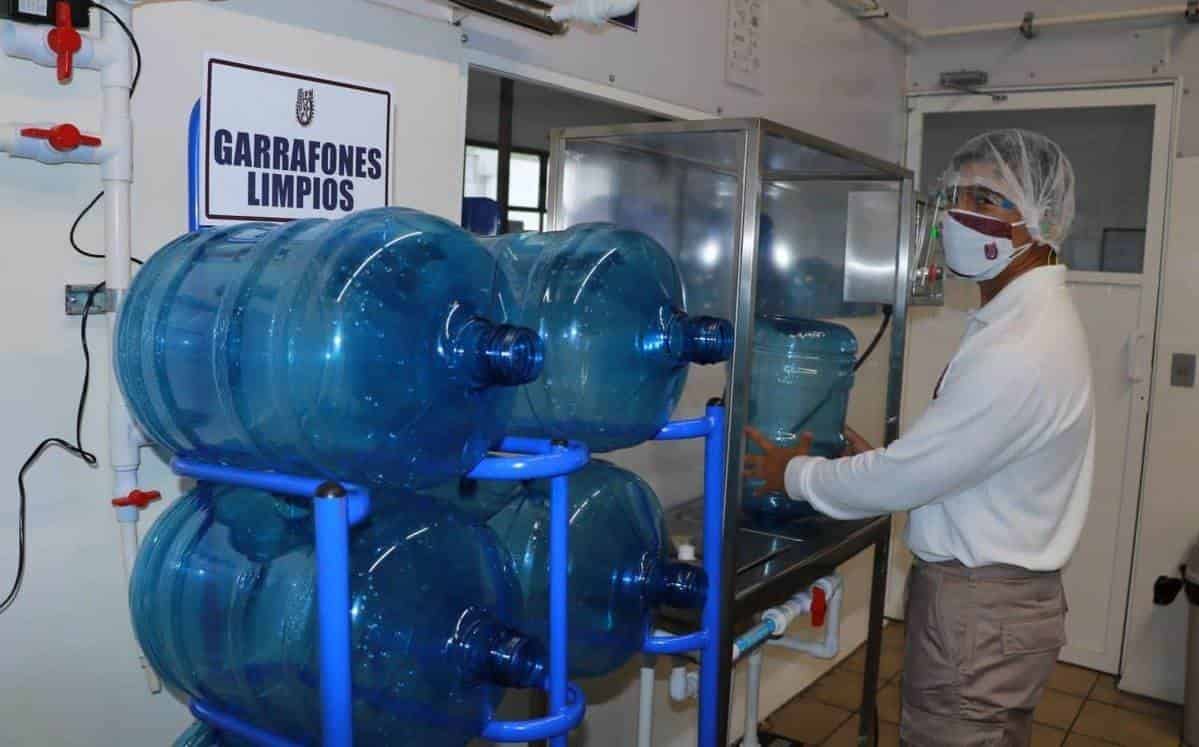 Escasean en tiendas garrafones y hielo