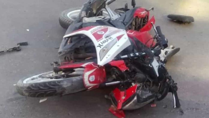 Derriba mujer a motociclista