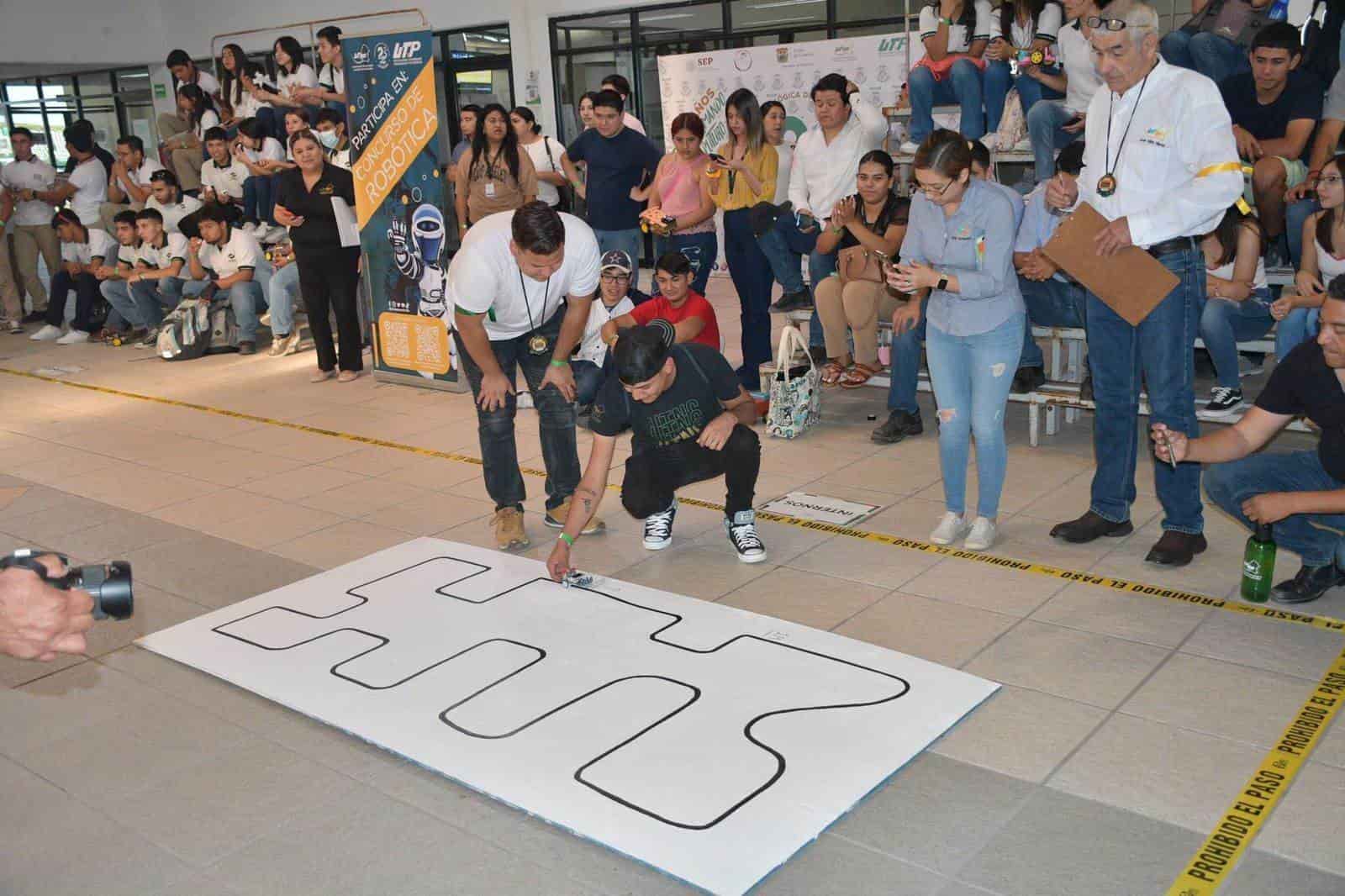 UTNC celebra su 25 aniversario con concurso de robótica 