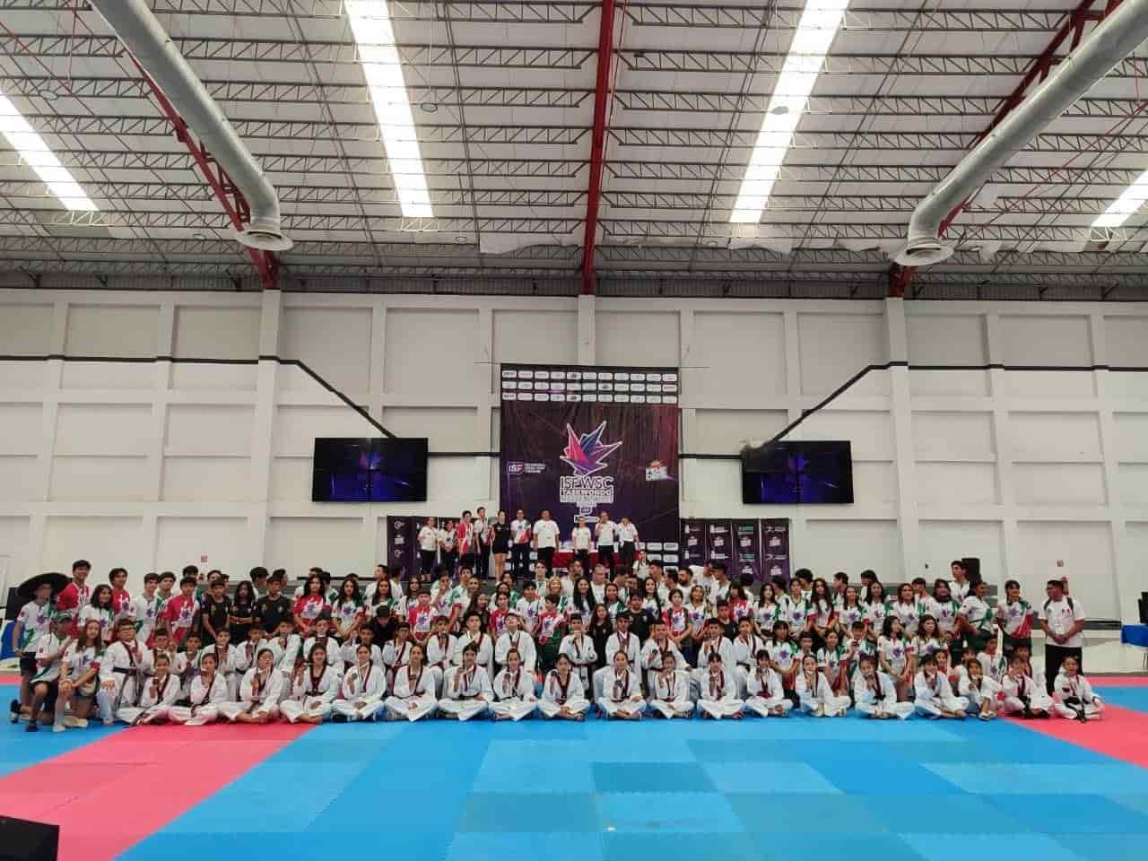 Destacan 5 zaragocenses en mundial de Taekwondo