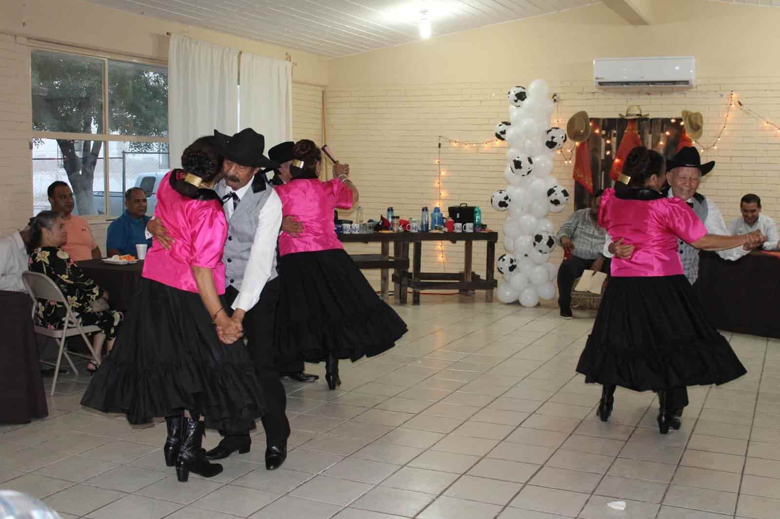 Festeja DIF municipal a papás allendenses