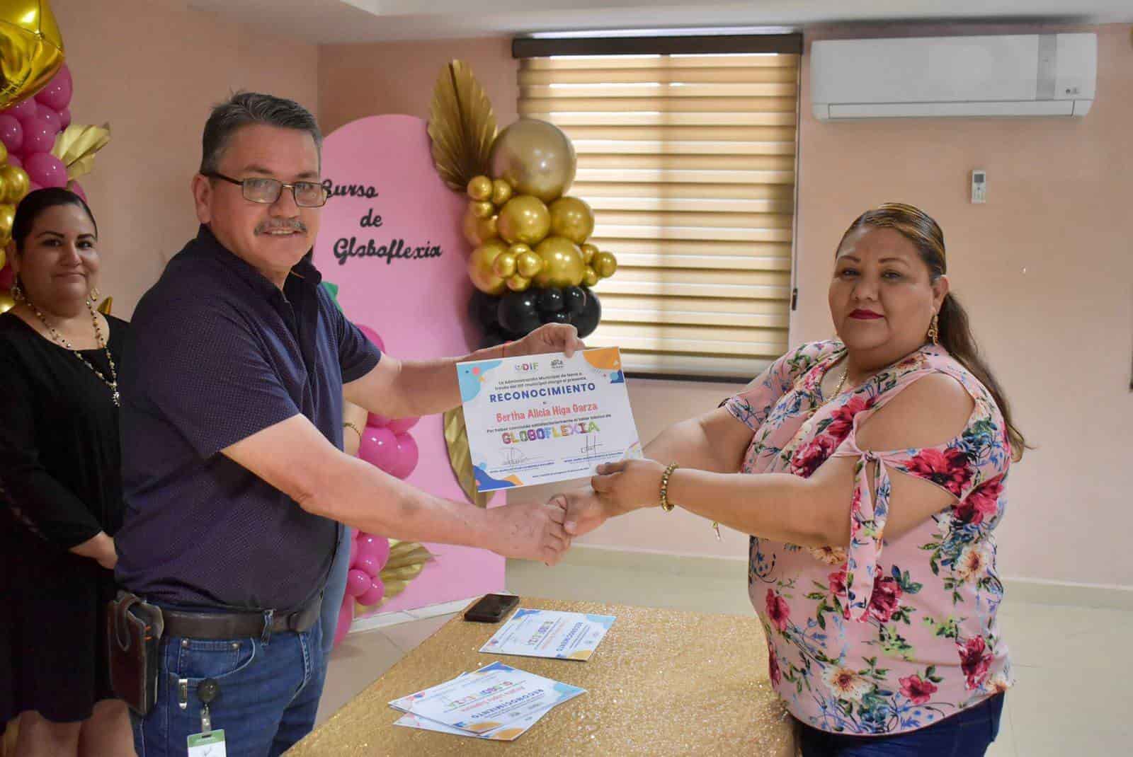 Concluyen 13 mujeres el curso de globoflexia
