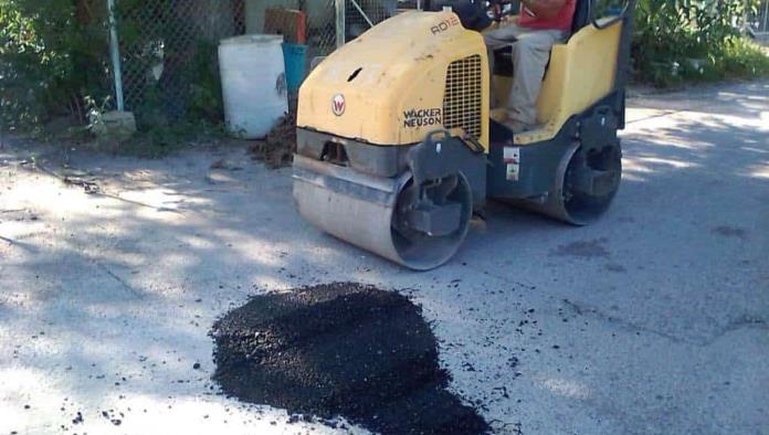 Abarca obra de bacheo a diferentes vialidades en Nava