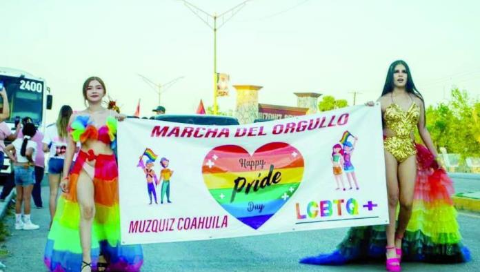 Marchan por el Orgullo LGBTTTIQ+