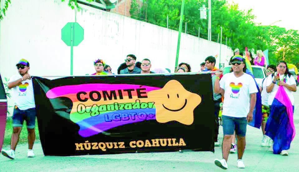Marchan por el Orgullo LGBTTTIQ+