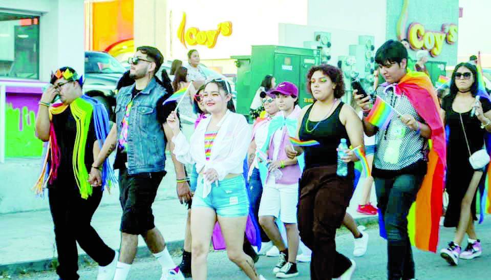 Marchan por el Orgullo LGBTTTIQ+
