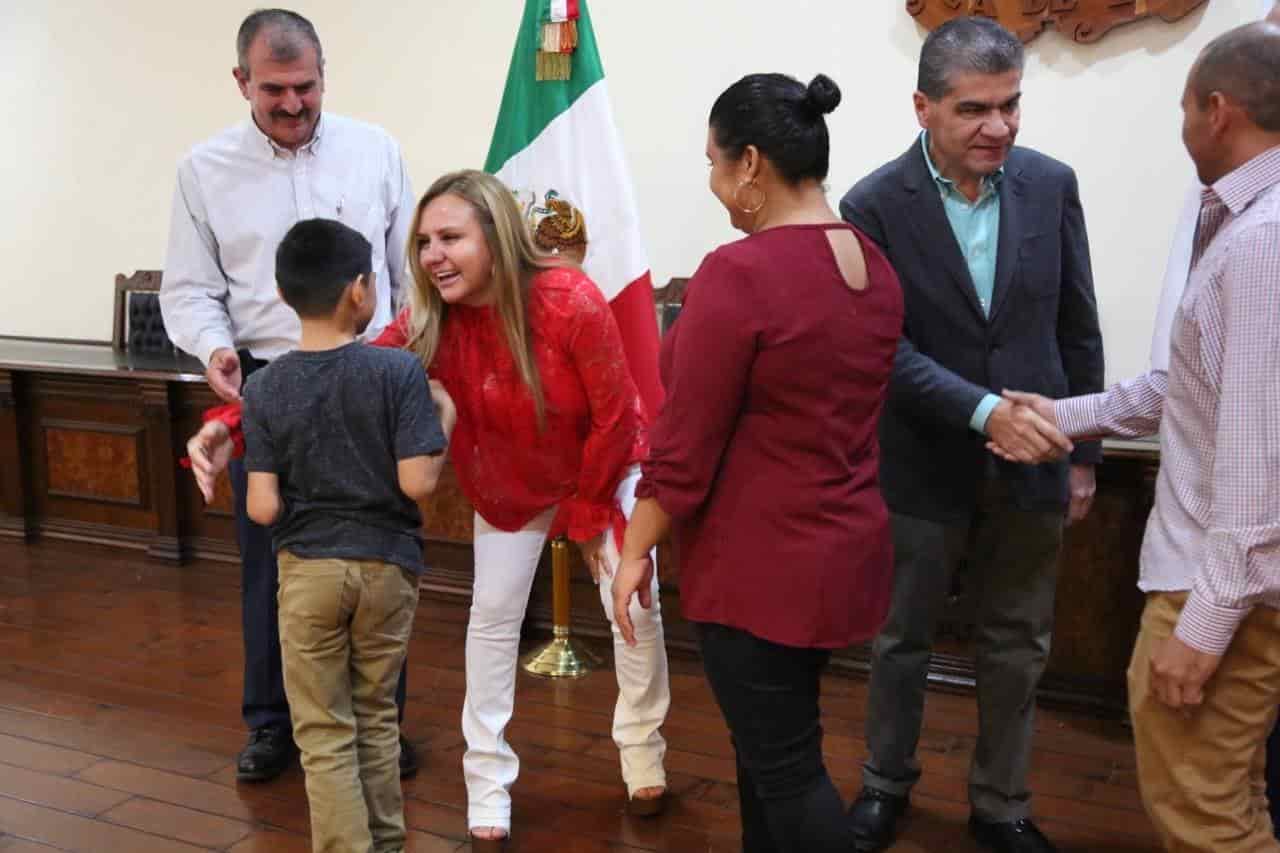 Buscan 60 niños padres adoptivos
