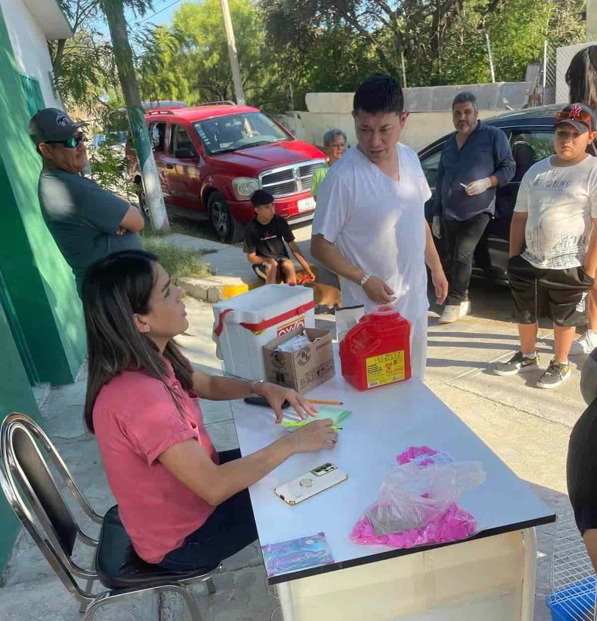 Realizan campaña de rickettsiosis en delegación V. Carranza para perros y gatos