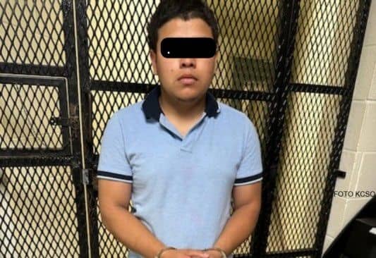 Traficante hondureño abandona auto en movimiento