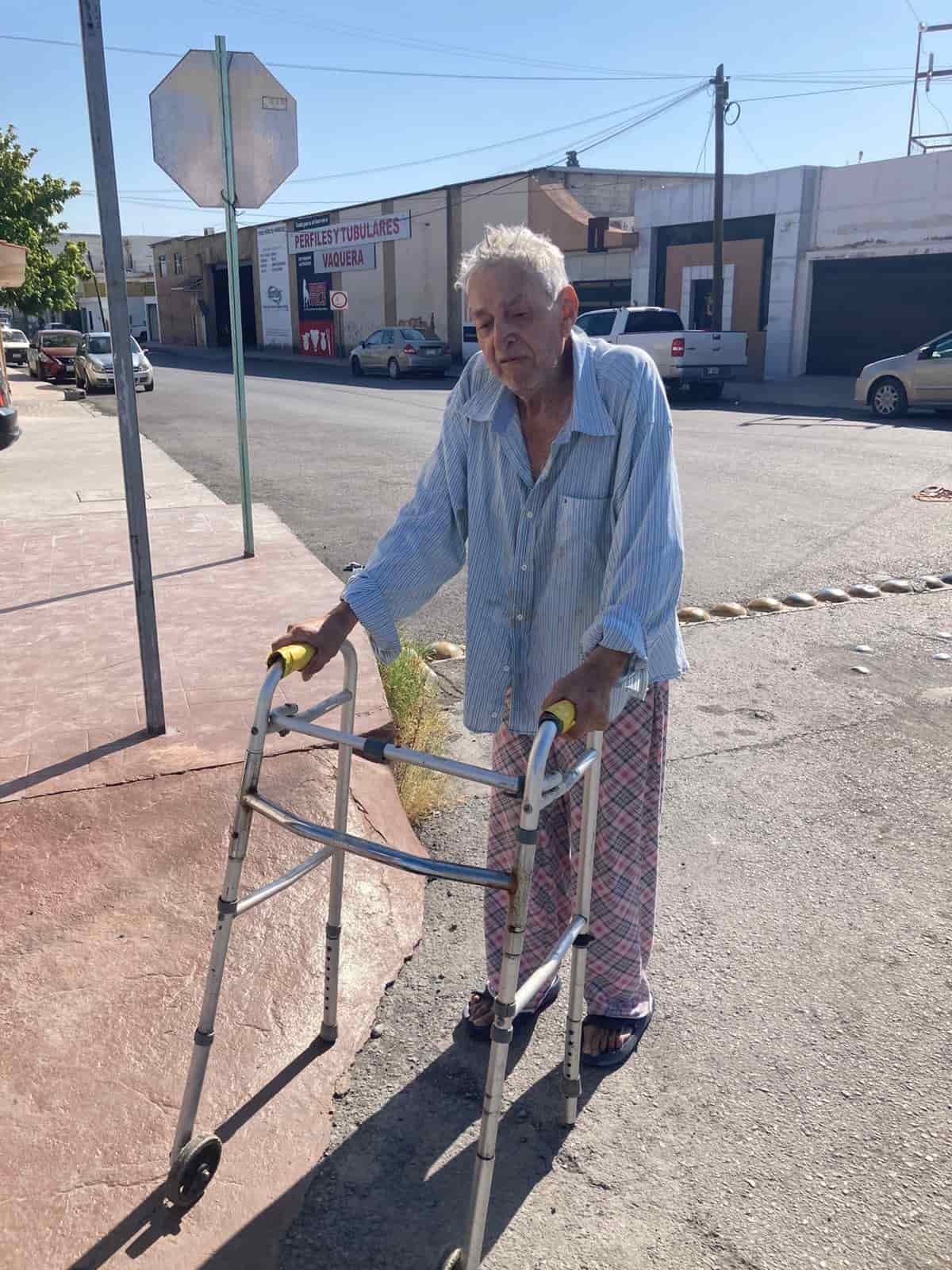 Abandonan a abuelos en exterior de albergue