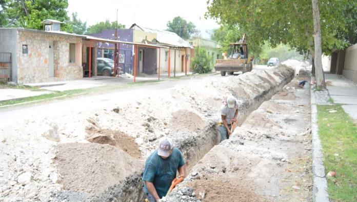 Supervisa alcaldesa obra de red de agua