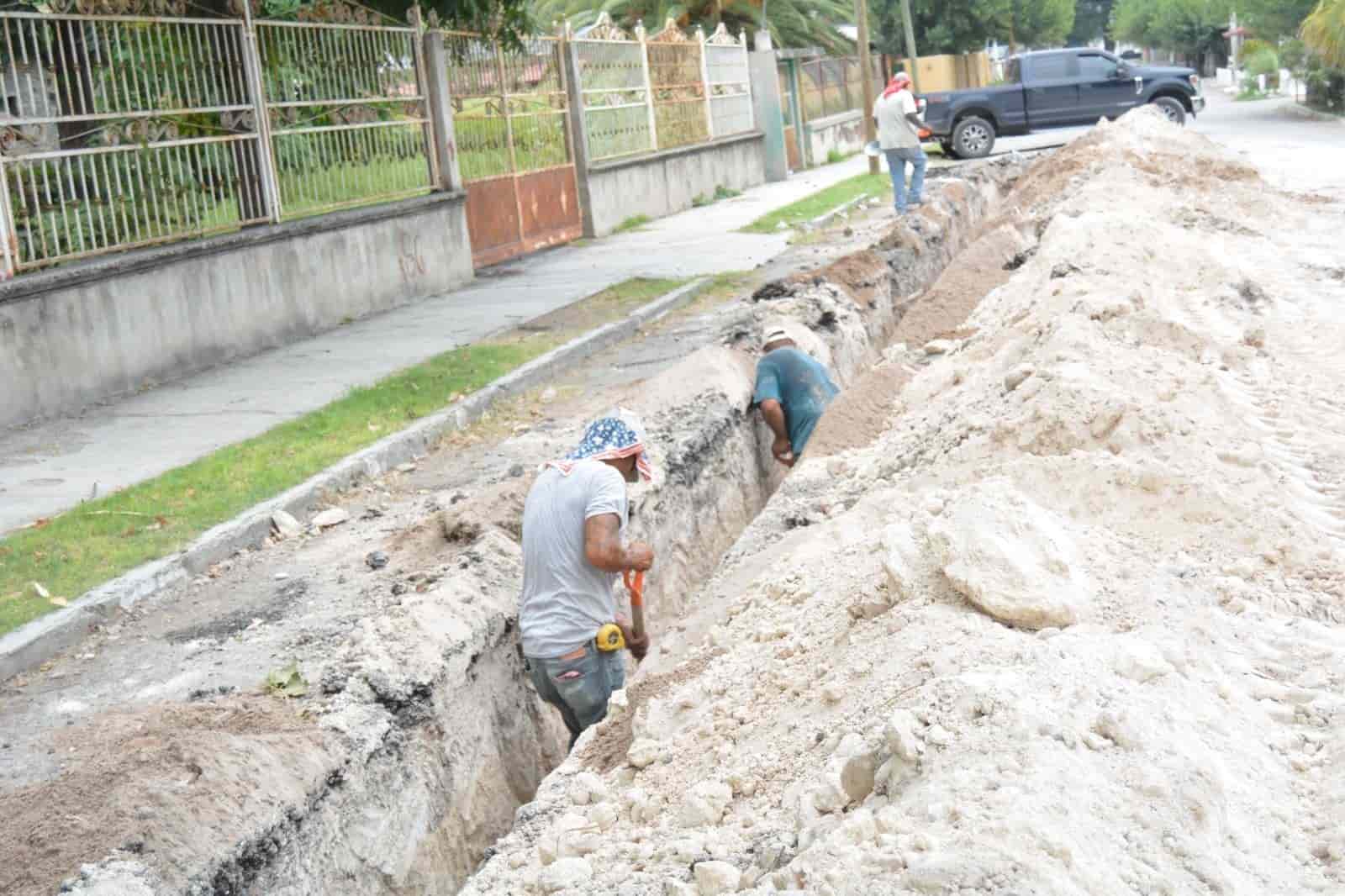 Supervisa alcaldesa obra de red de agua