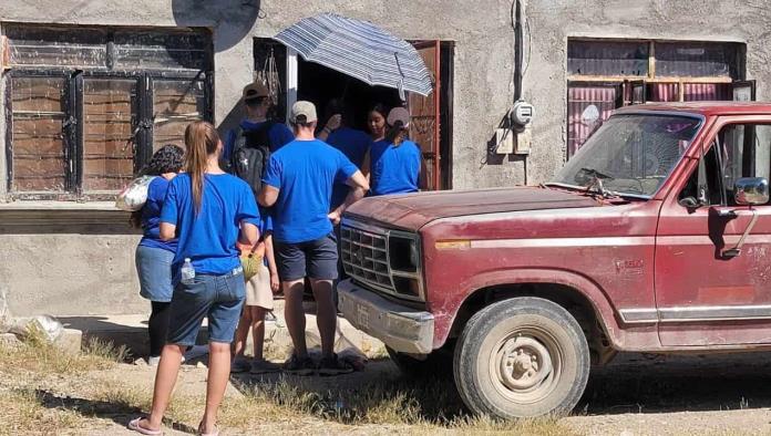 Donan despensas a vecinos de Los Alamos