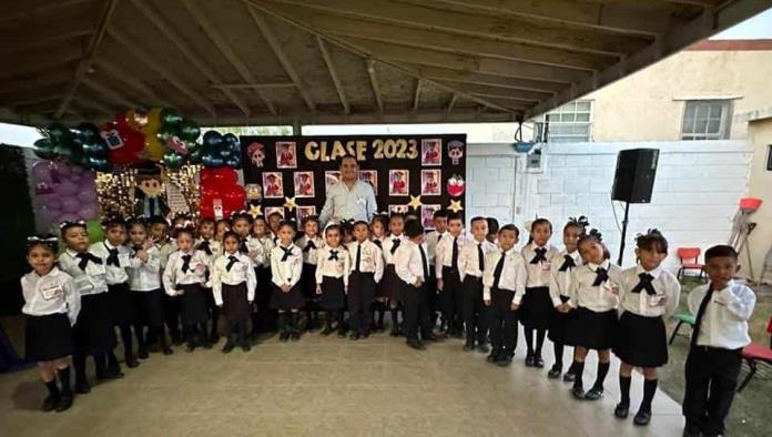 Apadrina Pepe a estudiantes del preescolar “Amado Nervo”
