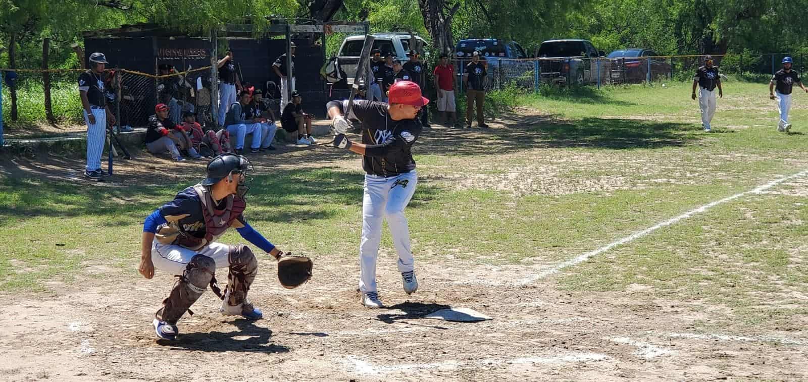 Yankees presiona por la cima