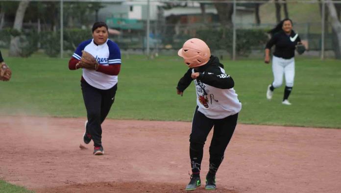 Suspendieron finales de softbol Liga dominical parque Xochipilli