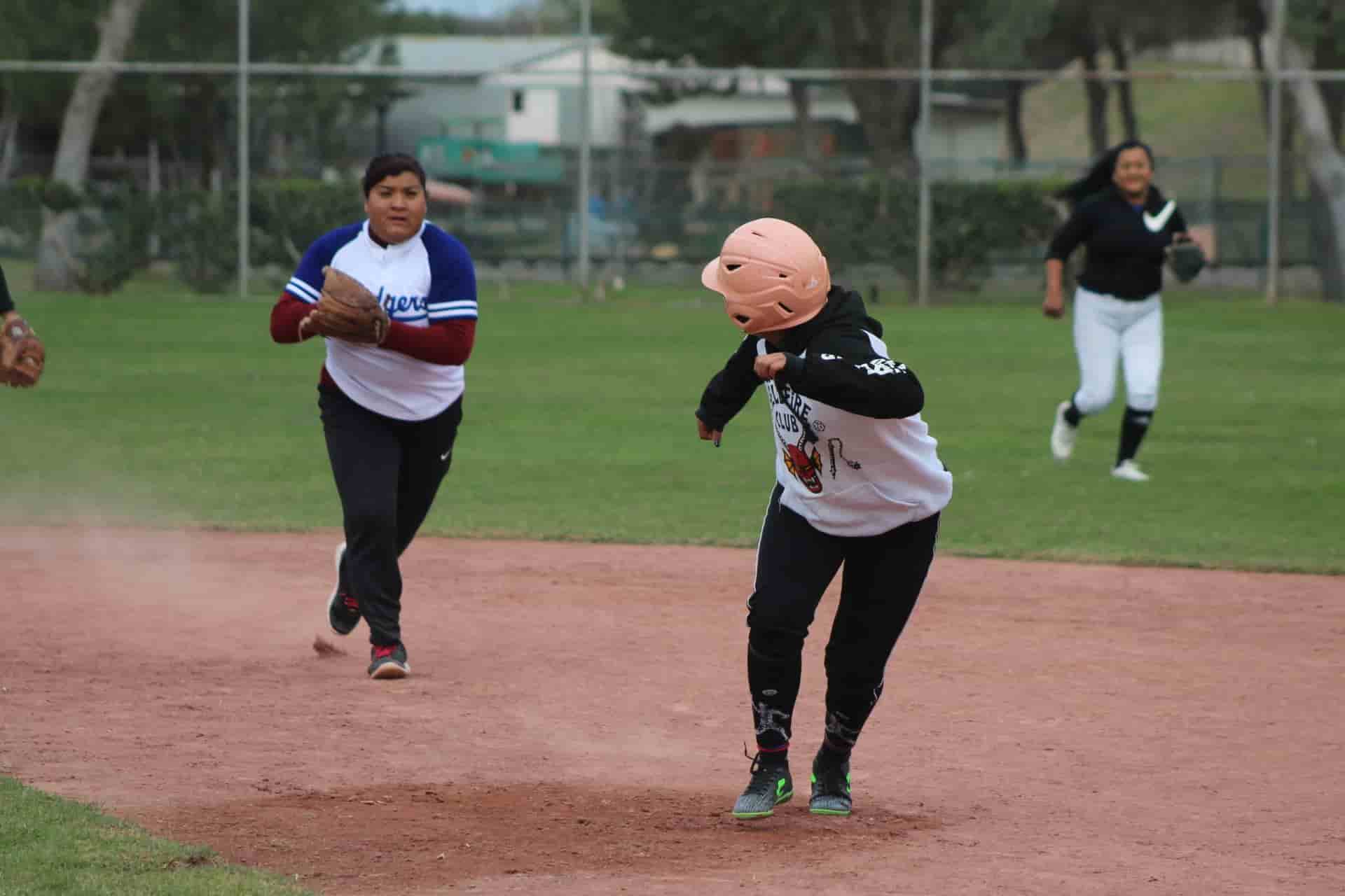 Suspendieron finales de softbol Liga dominical parque Xochipilli