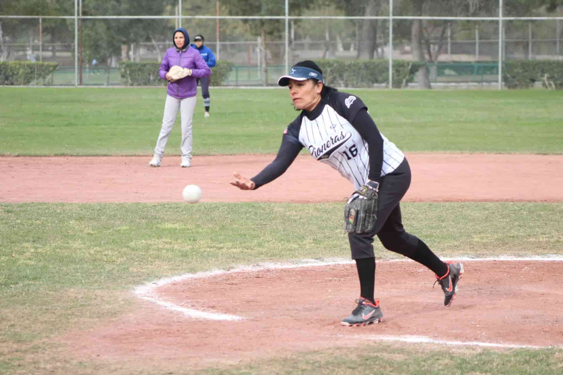 Suspendieron finales de softbol Liga dominical parque Xochipilli