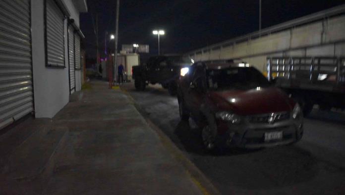 Desgracia camionetas con autos de carreras