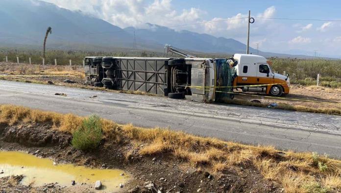 Camionazo deja 8 muertos