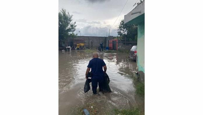 Inunda lluvia varias colonias