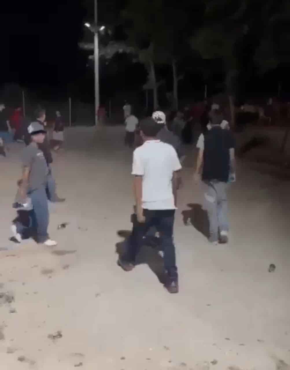 Joven apuñalado en riña campal de fiesta