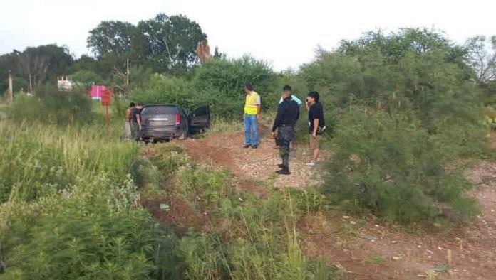 Irresponsable al volante; cae en barranco en Morelos