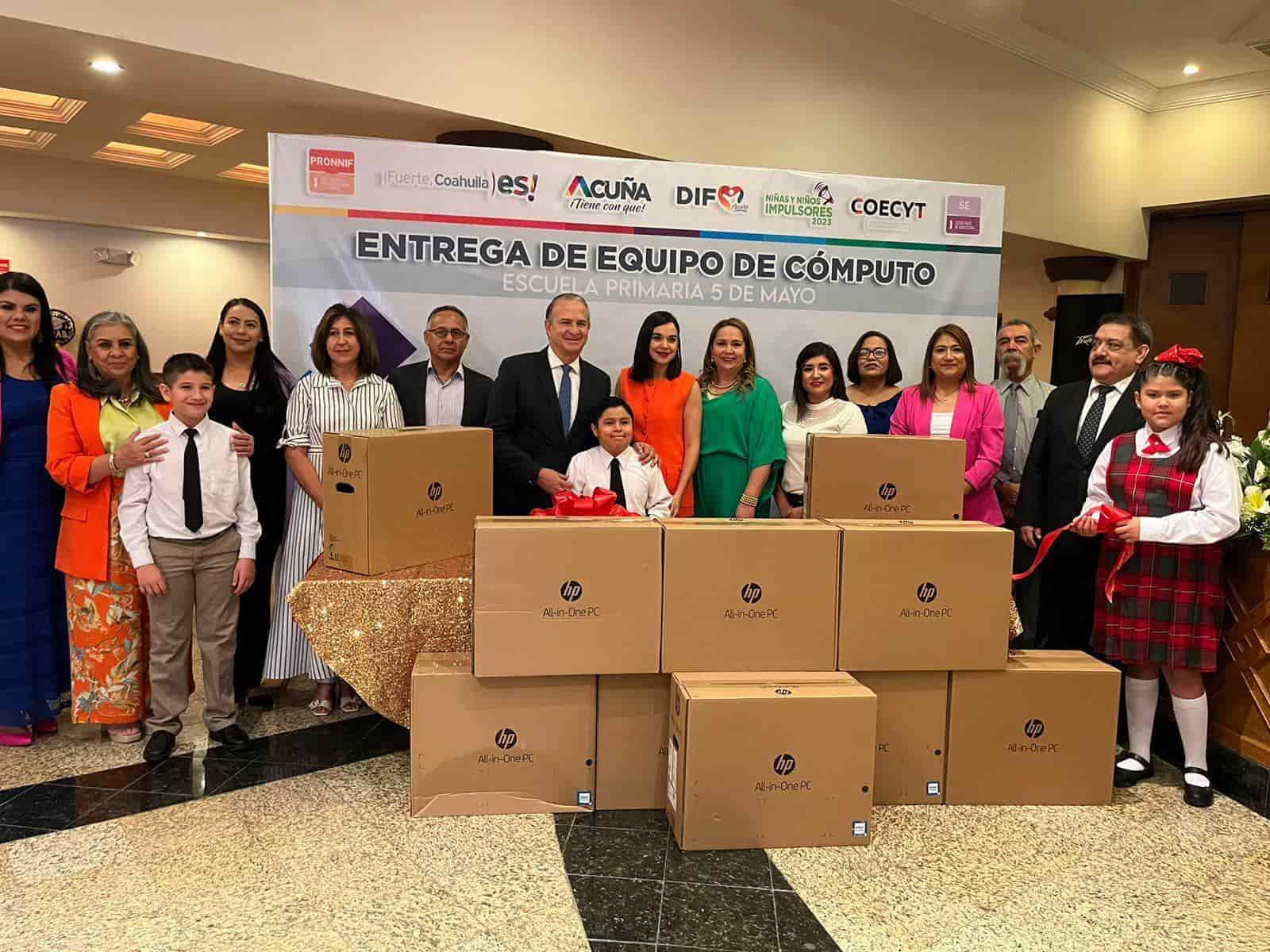 Entregan equipos de cómputo a la escuela Cinco de Mayo