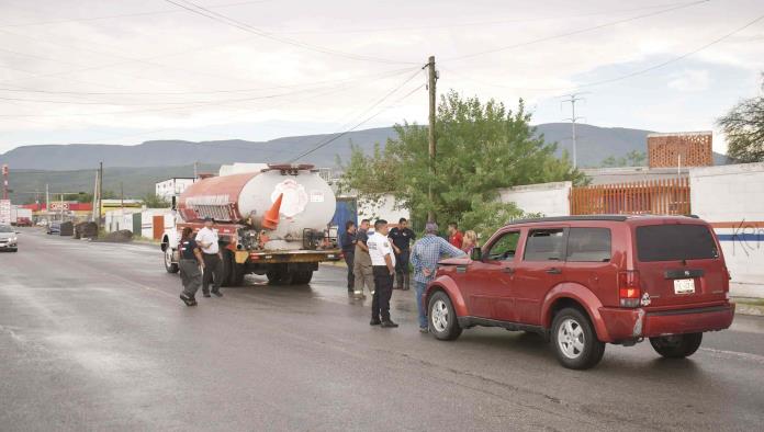 Choca pipa de bomberos