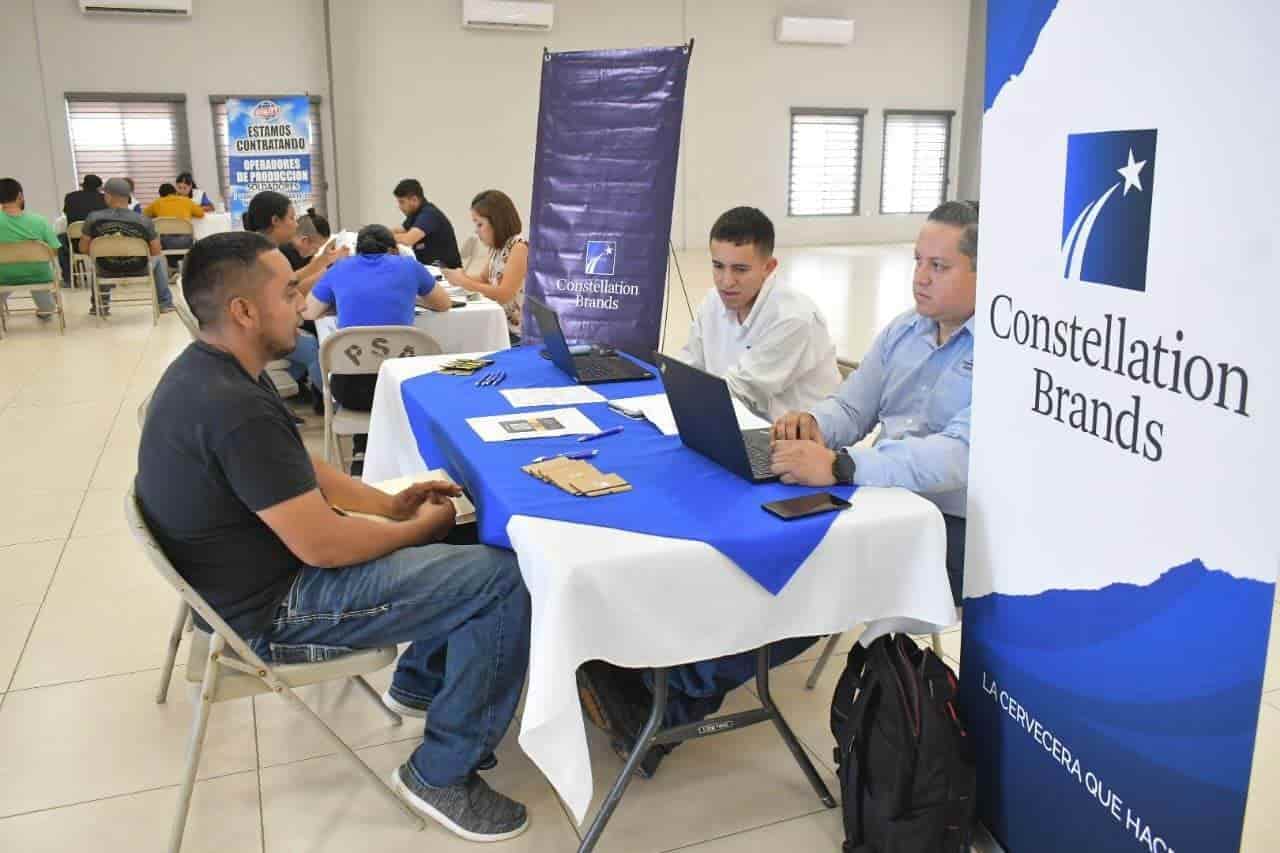 Realizan campaña de contratación en Nava; participaron 8 empresas