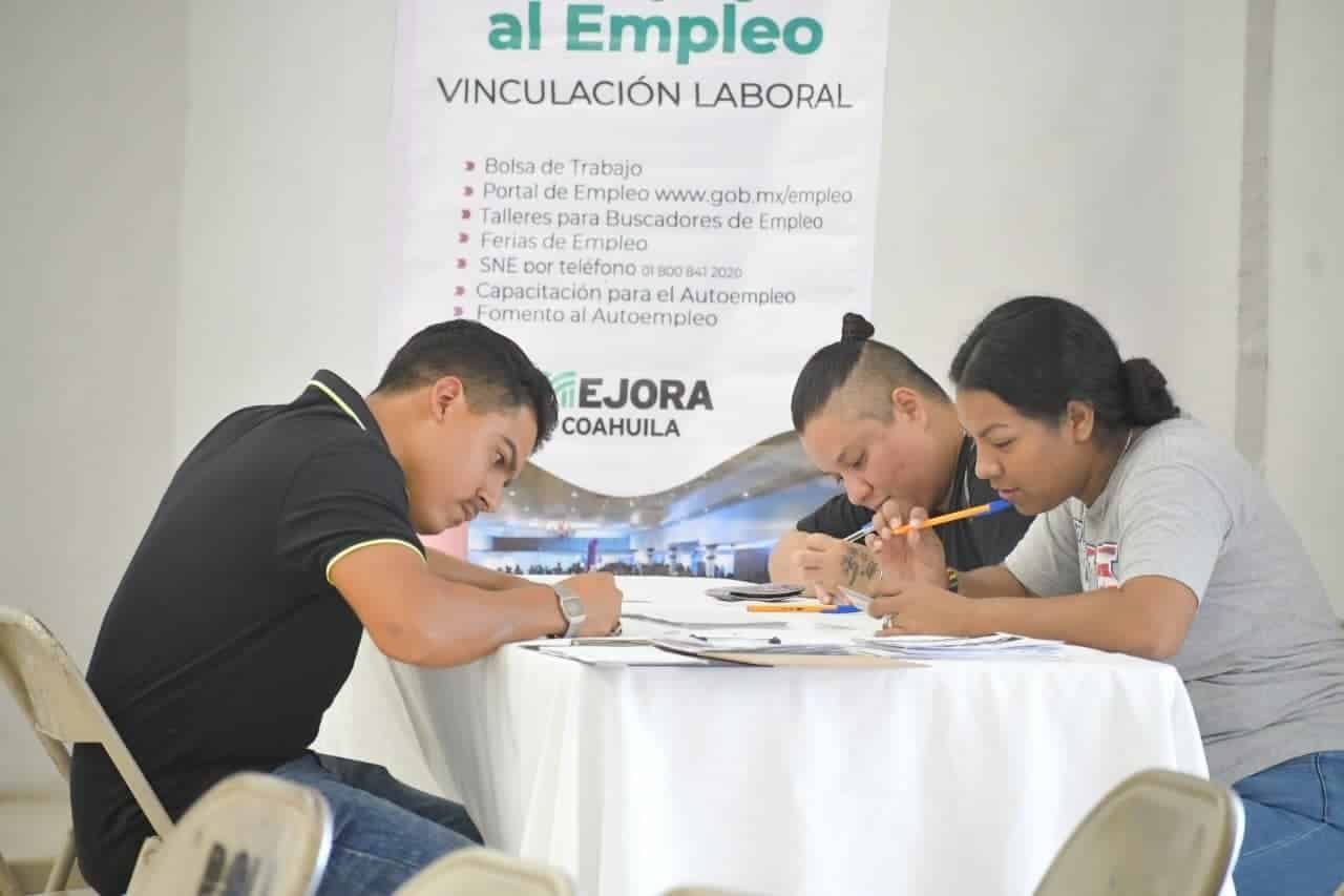 Realizan campaña de contratación en Nava; participaron 8 empresas