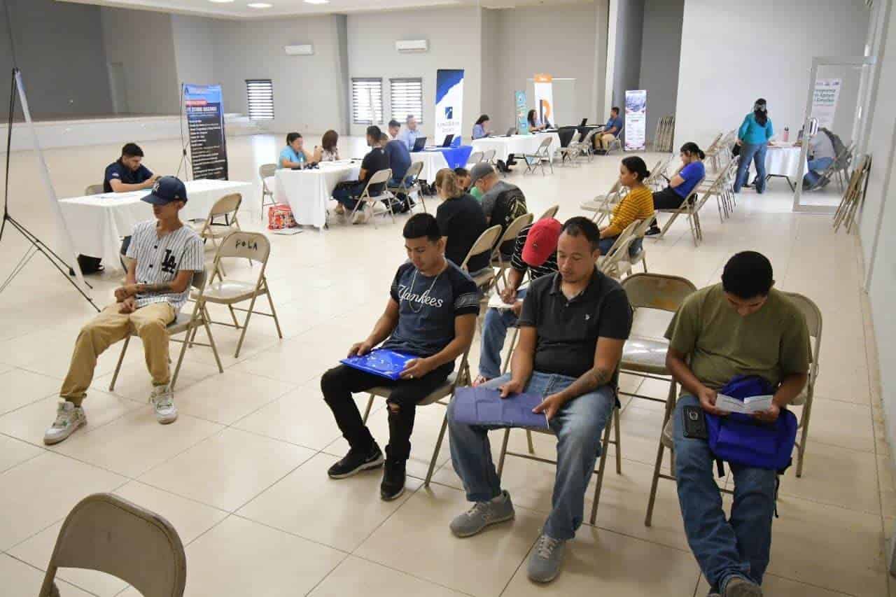 Realizan campaña de contratación en Nava; participaron 8 empresas