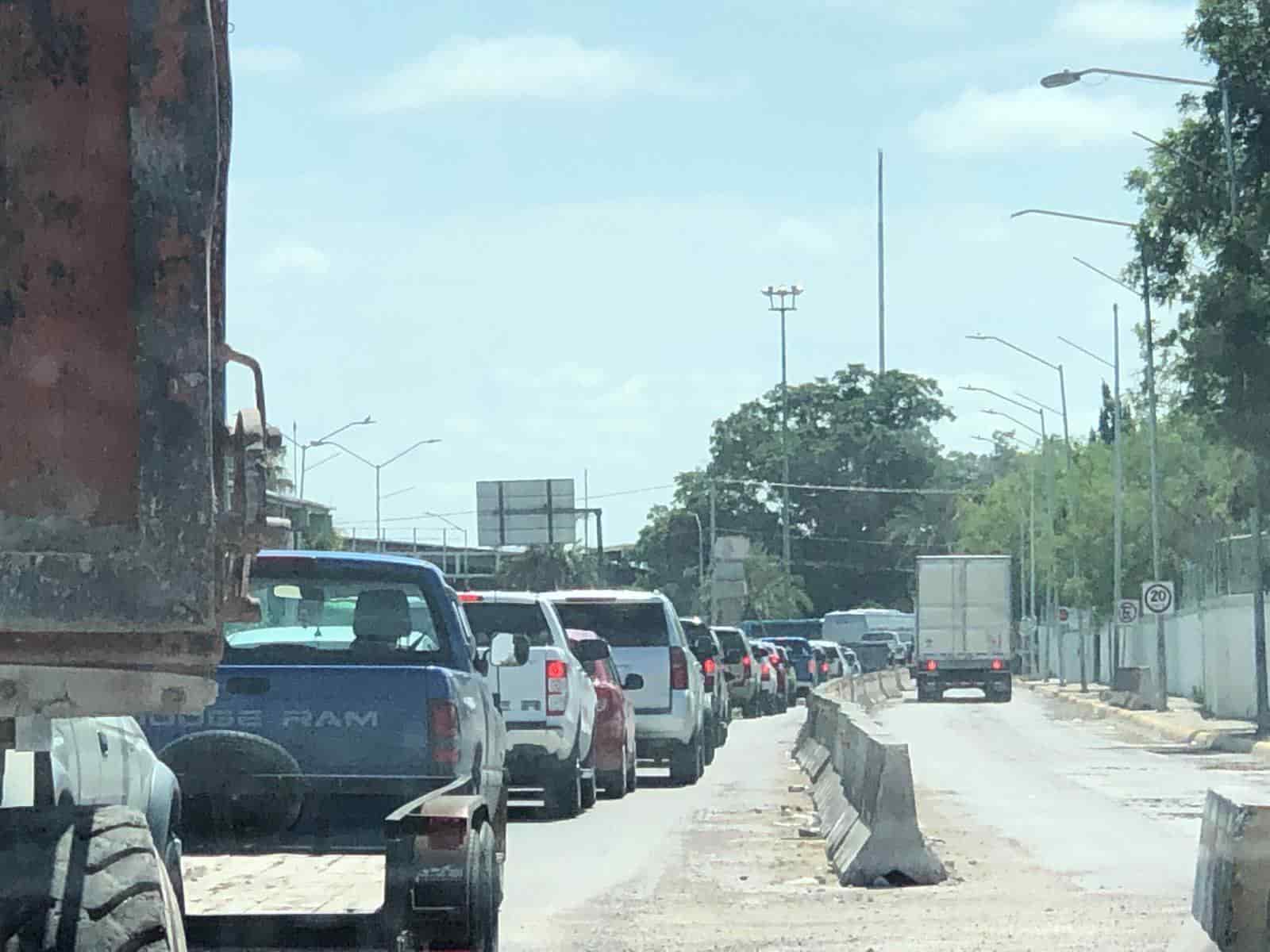 Invasión migrante cierra Puente Dos; querían cruzar a la fuerza