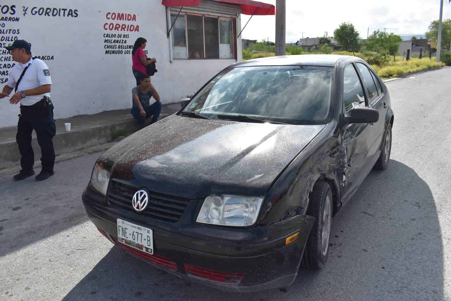 Roba auto y va y lo choca 